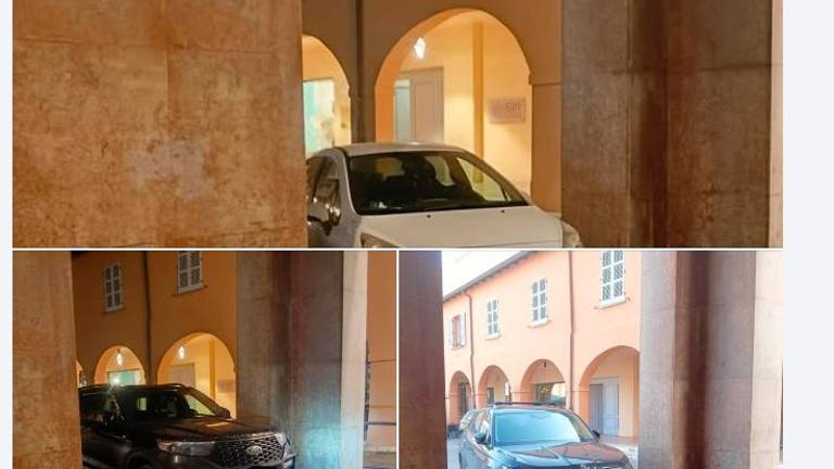 Lugo, la sindaca pubblica le foto delle auto in sosta selvaggia