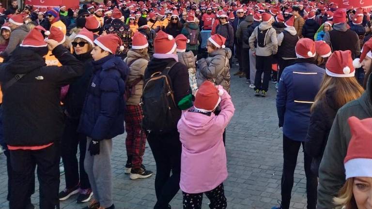 Imola. Oltre 1400 partecipanti alla camminata dei Babbi Natale