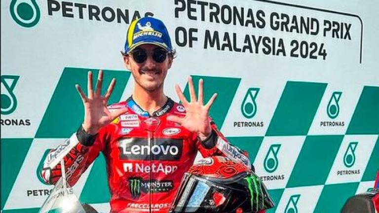 MotoGp: Bagnaia vince il duello con Martin e tiene aperto il Mondiale, Bastianini sul podio