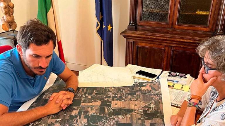 Enzo Lattuca con la cartografia della nuova starda