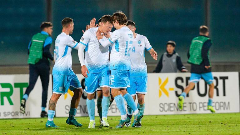 Nicola Nanni festeggia con Alessandro Tosi il gol a Gibilterra foto pruccoli