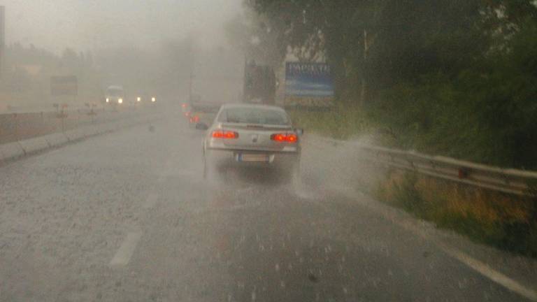 Meteo in Romagna, allerta arancione lunedì per piene dei fiumi, frane e temporali. In mare onde alte e possibile erosione della spiaggia