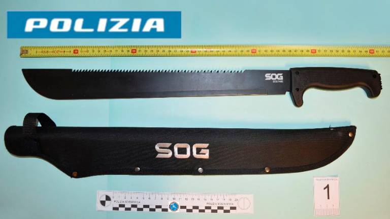 Il machete sequestrato