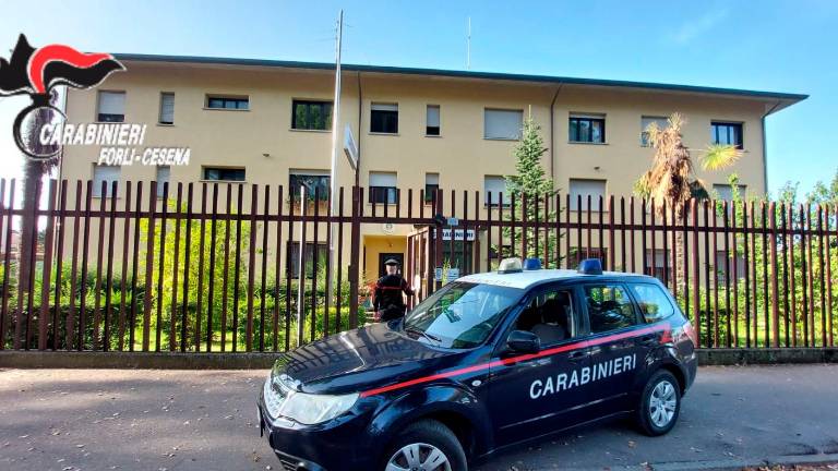 Forlì, fanno razzia di generi alimentari nella ditta per cui lavorano: denunciati 6 operai