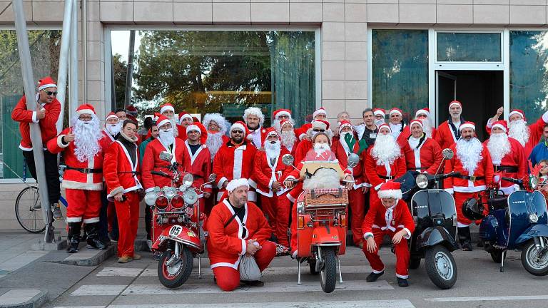 Babbi Natale in Vespa