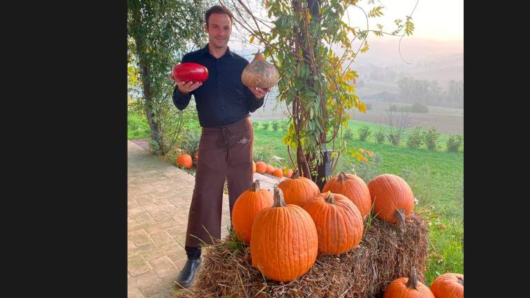 Marco Bianchi del Podere Bianchi di Coriano con le sue zucche