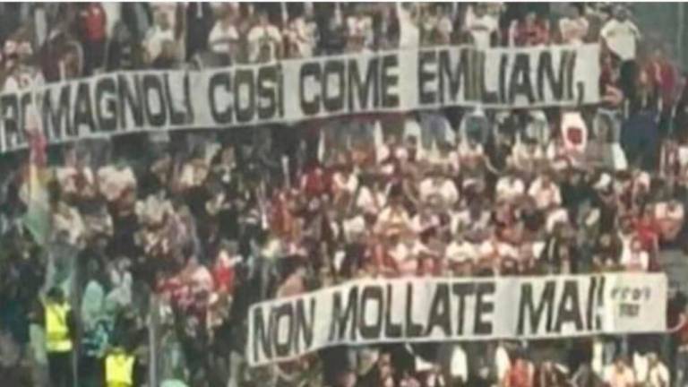 Striscione dei tifosi dello Stoccarda in casa della Juve: “Romagnoli ed emiliani, non mollate”