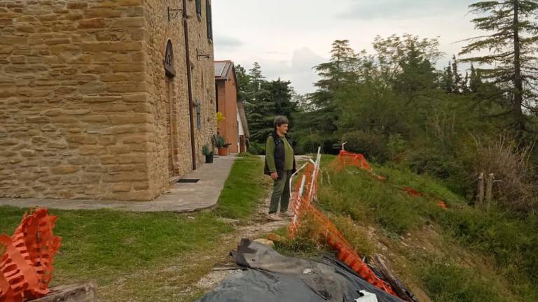 Alluvione a Modigliana, la battaglia di Elena: “Quella frana vicino al nostro agriturismo che ci minaccia giorno dopo giorno”