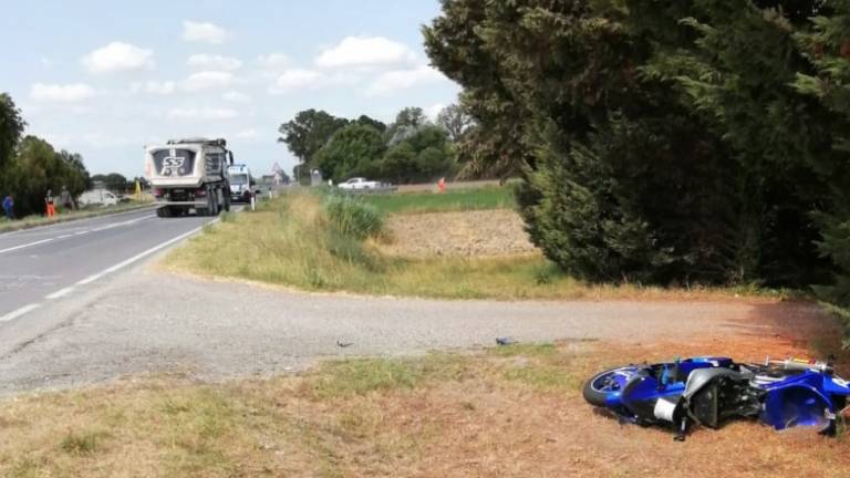 Savio, incidente mortale: 23enne si schianta in moto contro un camion