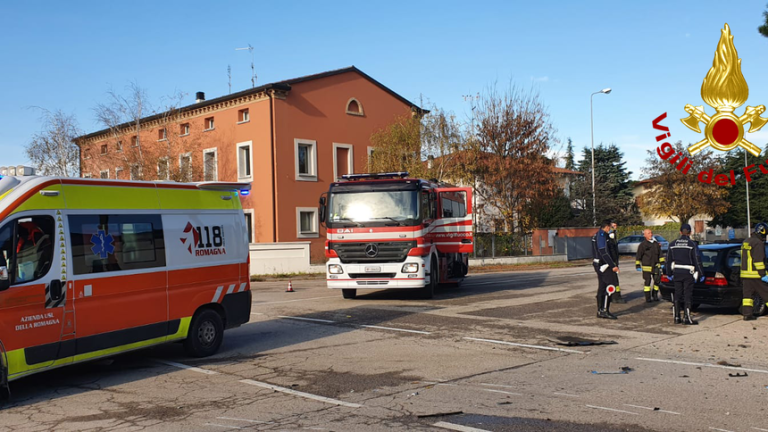 Forlì, incidente in Via Schiapparelli: intervengono i Vigili del Fuoco
