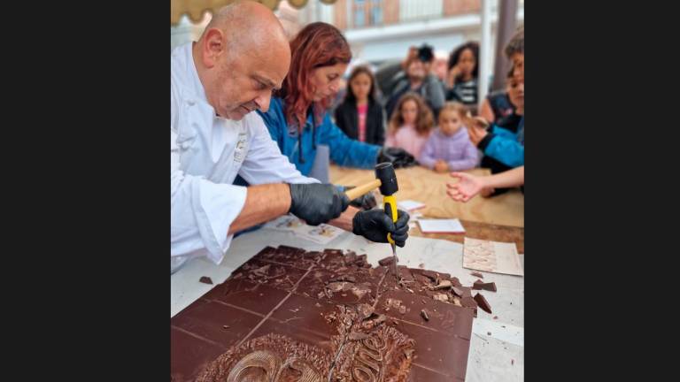 Una tavoletta di cioccolato di 30 chili per il compleanno di Riccione - Gallery