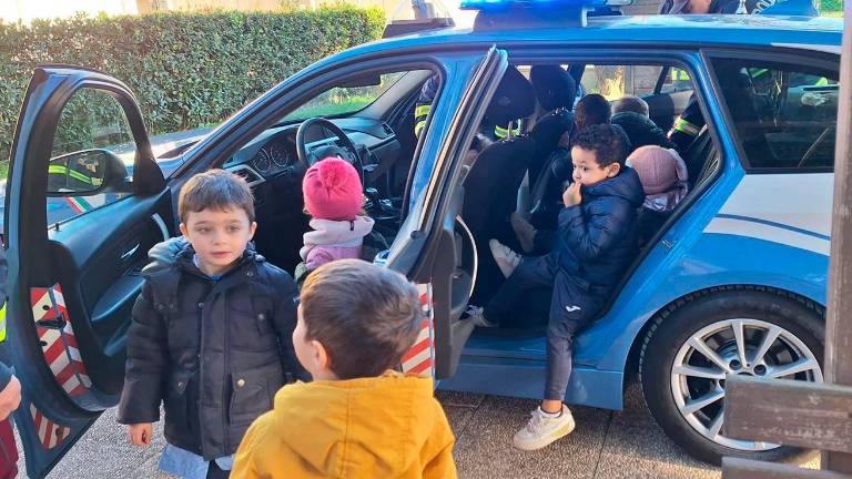 Cesena, la Polizia stradale alla scuola dell’Infanzia di San Giorgio spiega le principali regole della circolazione - Gallery