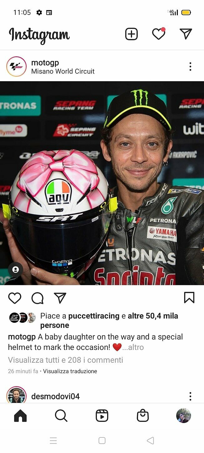 Valentino Rossi, fiocco rosa sul casco per la figlia in arrivo - Cremaoggi